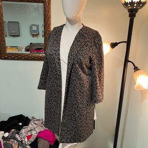 NWOT Nine West topper in leopard print